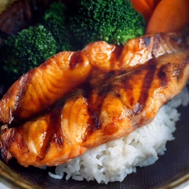 (L) Salmon Teriyaki Bowl.
