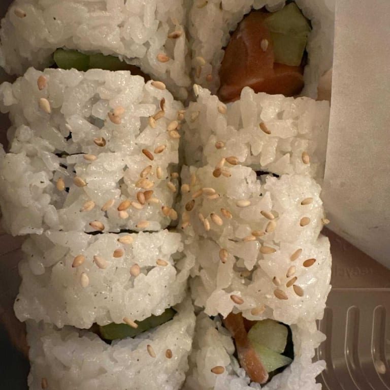 Delicious Salmon Roll: A Sushi Delight